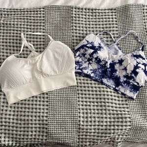 Women’s sports bra never worn size Large